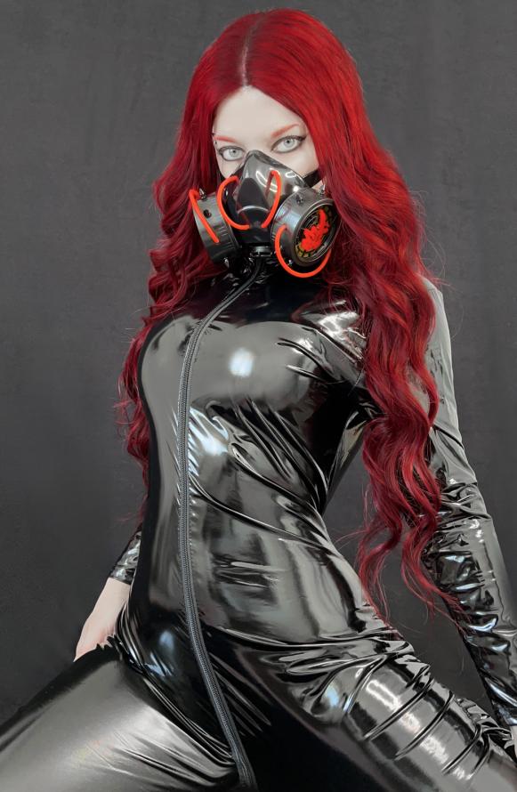 (Love gas mask*