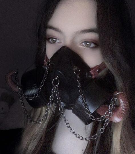 Grudge gas mask