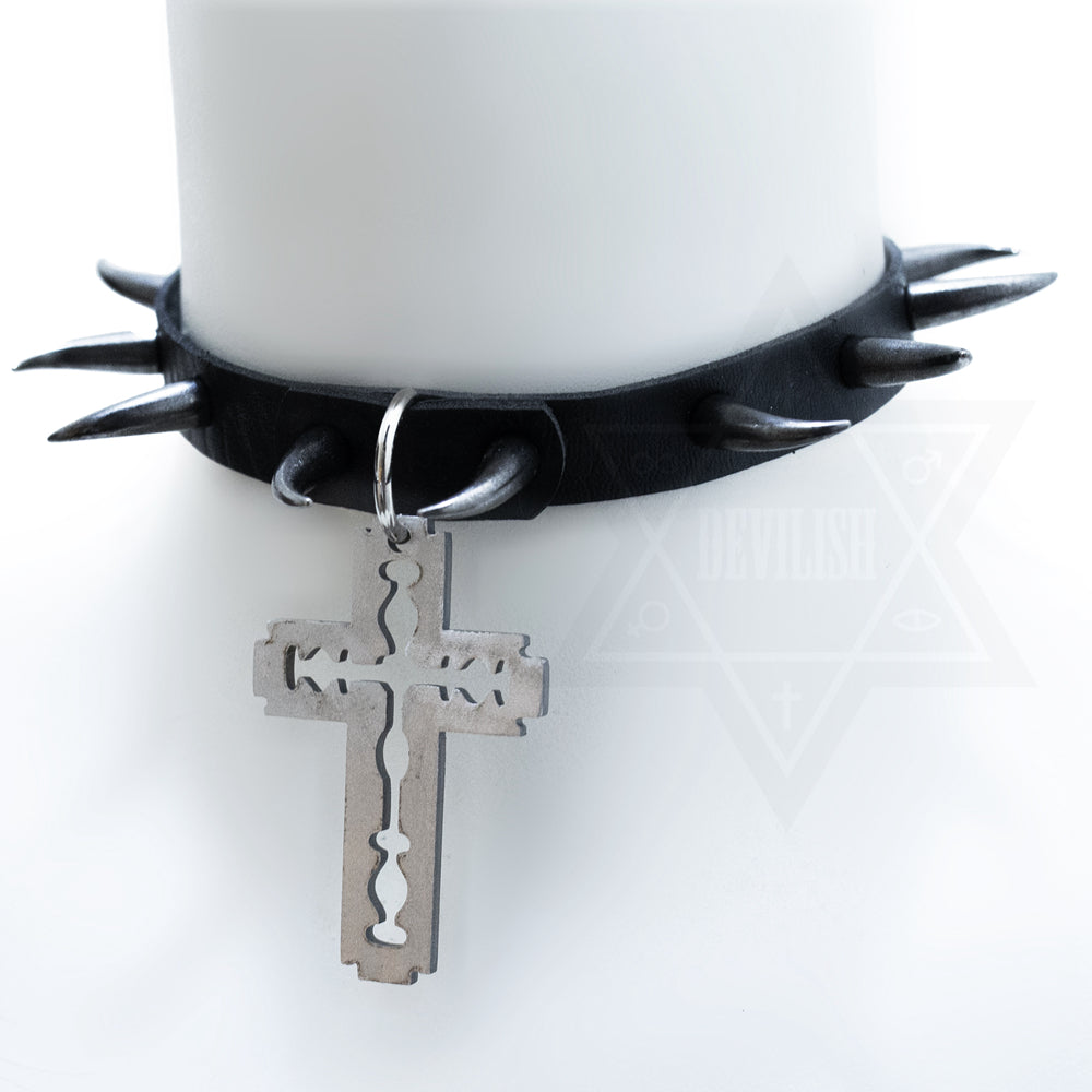 Stigmata choker