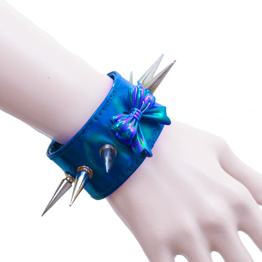 Space trigger bangle