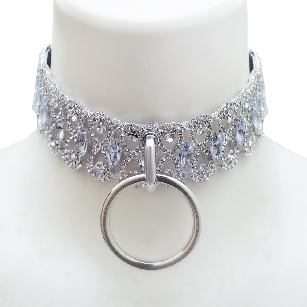 Queendom choker