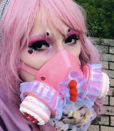 (Strawberry cake gas mask*