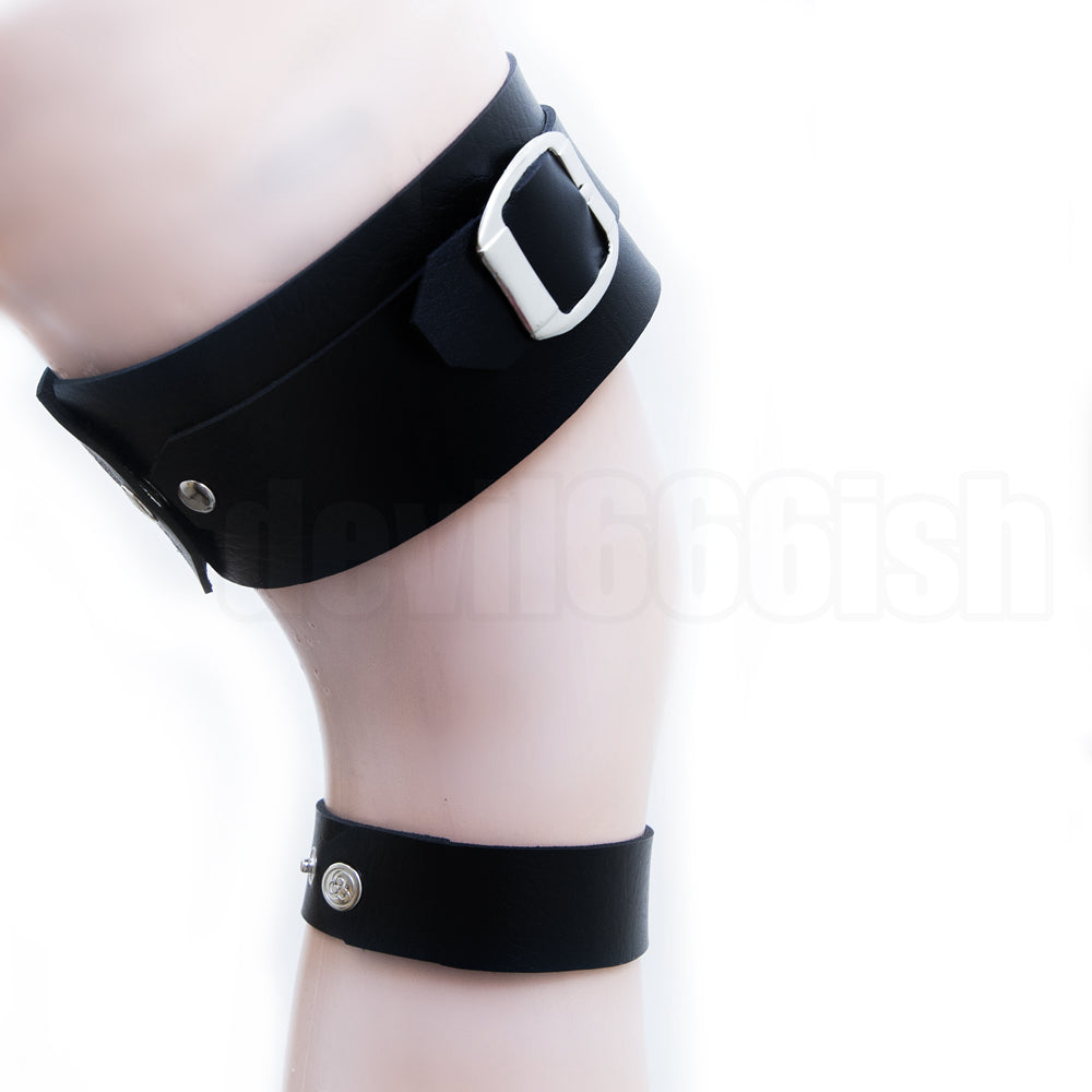 Heavy leather garter set