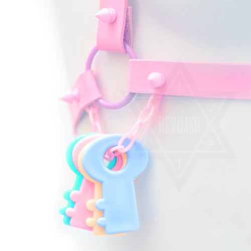 Pastel keys harness