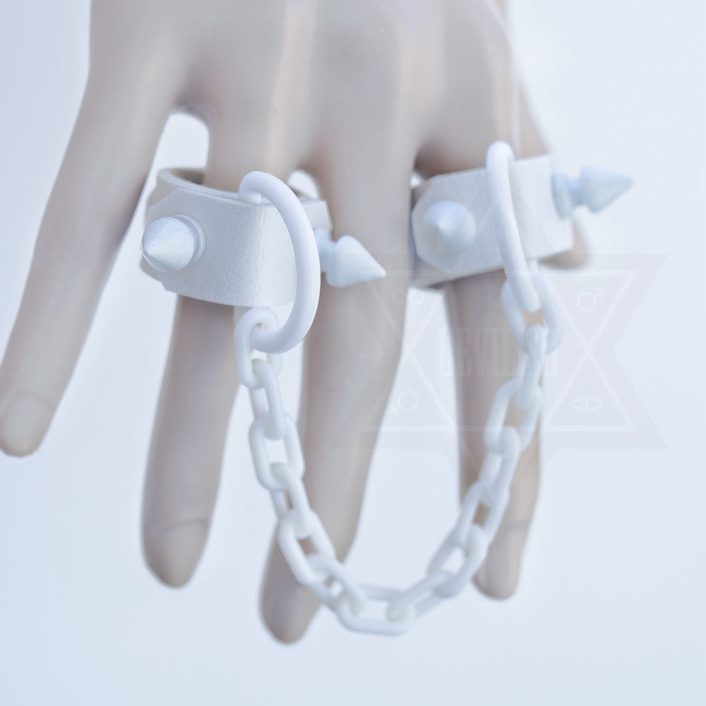 Pure white ring set