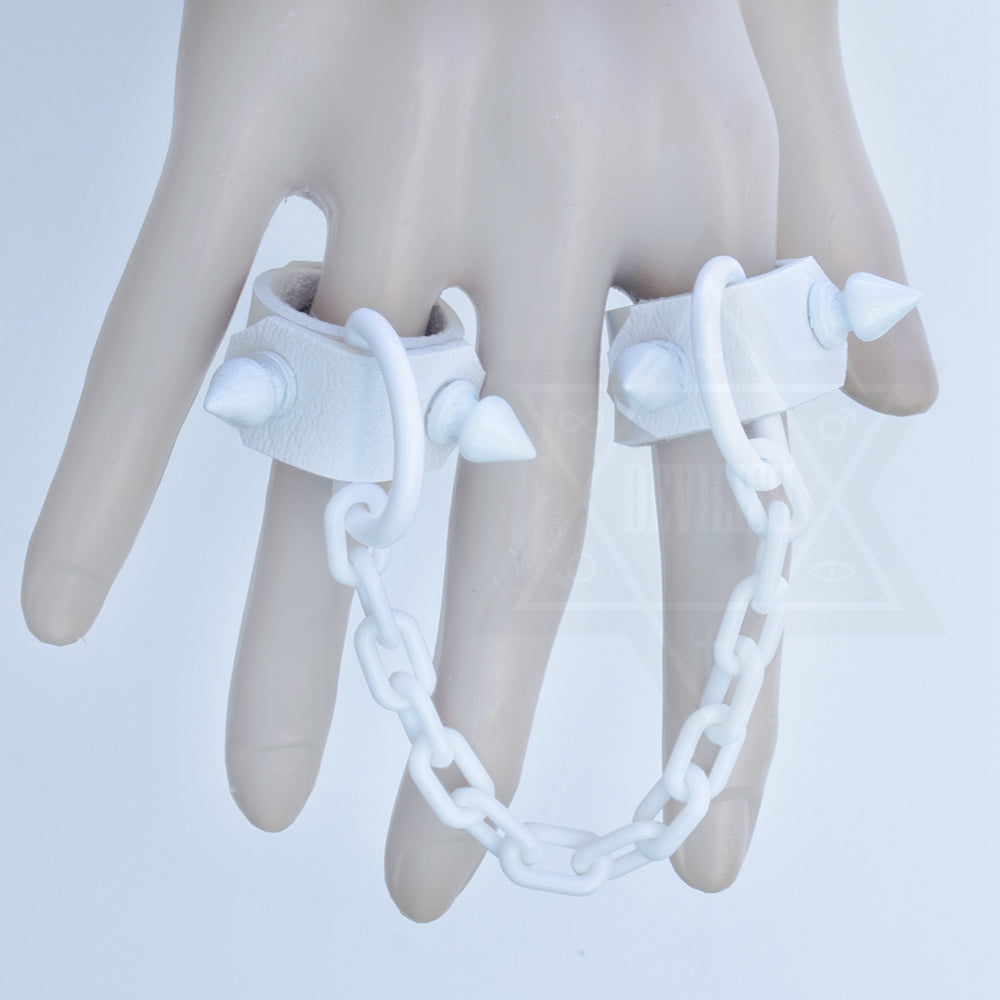 Pure white ring set