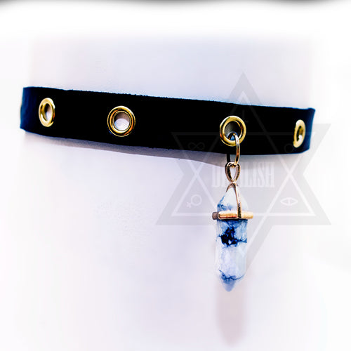 Disillusion pendant choker