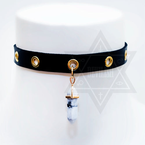 Disillusion pendant choker