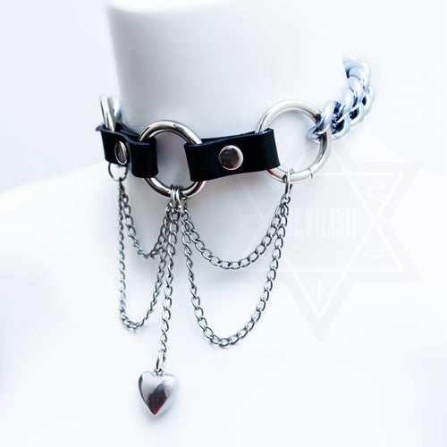 Heavy love choker*