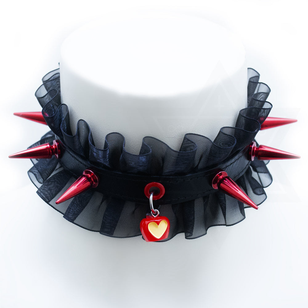 Death kiss choker