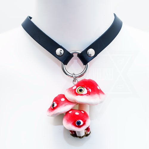 Poisonous mushrooms choker