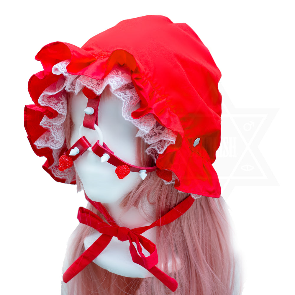 Strawberry cake bonnet