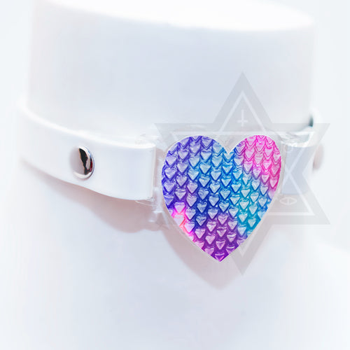 Popping heart choker