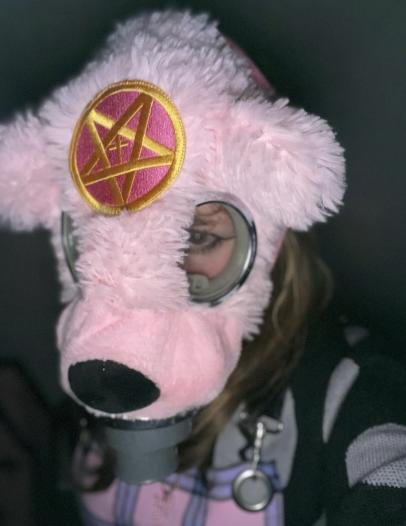 Devilish bear gas mask*